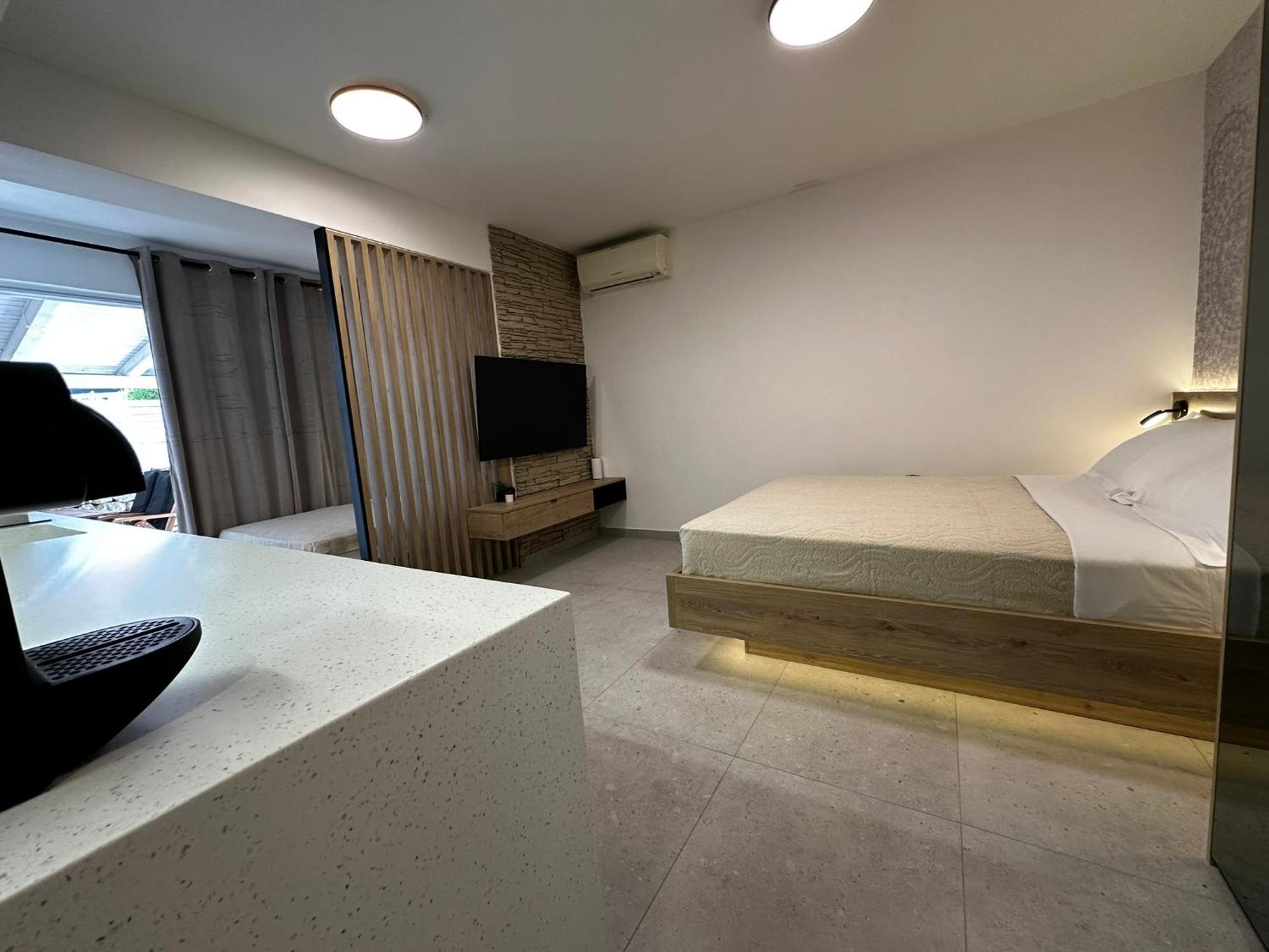 Studio Apartments Lace Novalja Exterior photo
